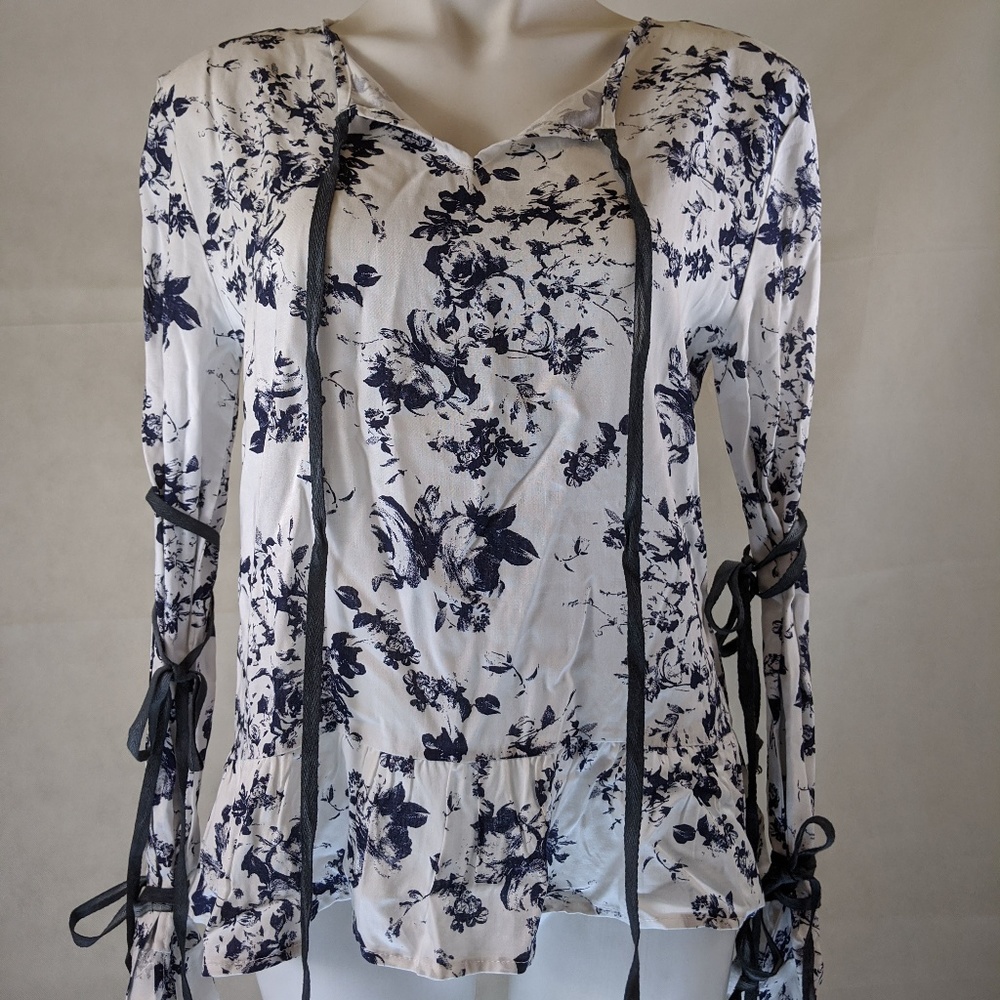 Morrison Grey NWT The Chip Hippie Lace Up Sleeve